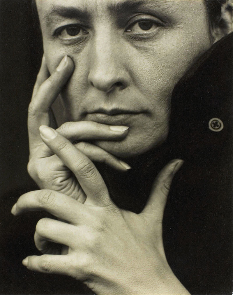 Portrait photograph of Georgia O’Keeffe by Alfred Stieglitz in 1918. Photo: Public Domain.
